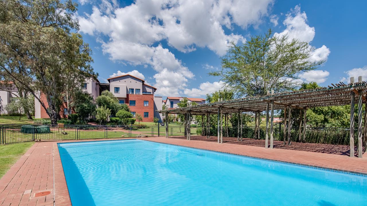 Jozistay @ Jackal Creek Apartments Roodepoort Exterior photo
